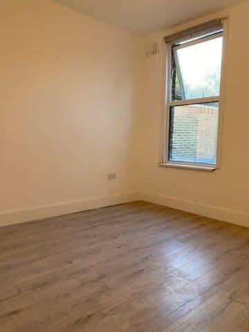 2 Bed Flat, London, E17 - Photo 3