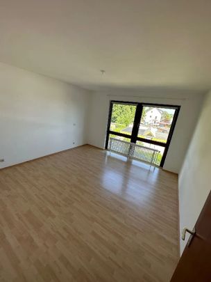 Klassische 3-Zimmer-Wohnung mit Einbauküche und Westbalkon in Leverkusen-Opladen! - Photo 1