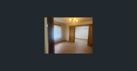 IMMACULATE FAMILY HOME - Photo 5