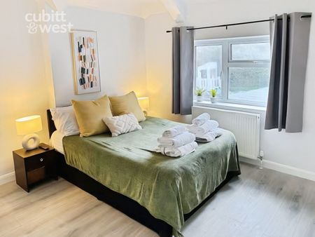 5 bedroom end of terrace house to rent - Photo 4