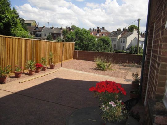 1 bed flat to rent in Powderham Crescent, Exeter, EX4 - Photo 1