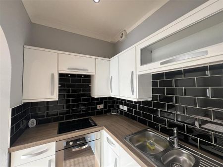 2 bedroom flat to rent - Photo 4