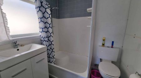 Semi-Furnished Studio: - Photo 3