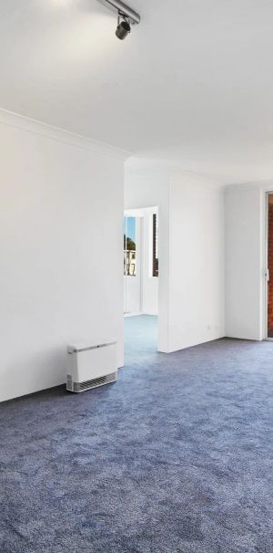 Sundrenched apartment with water & city views - Photo 1