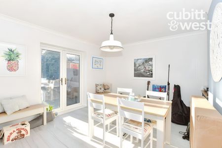 3 bedroom semi-detached house to rent - Photo 3