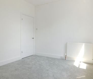 Queens Place, Morden, SM4 - Photo 3