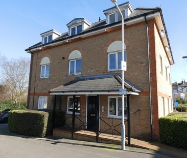 Flat to rent on - Photo 2