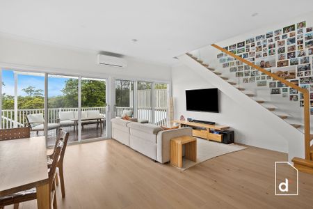 Sophisticated Coastal Haven In Luxe Location - Photo 2