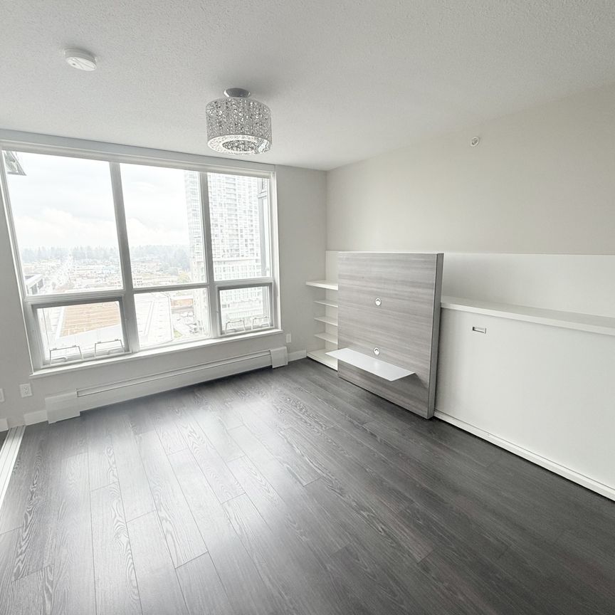 Unique One Bedroom with Parking and Storage in the University District - Photo 1