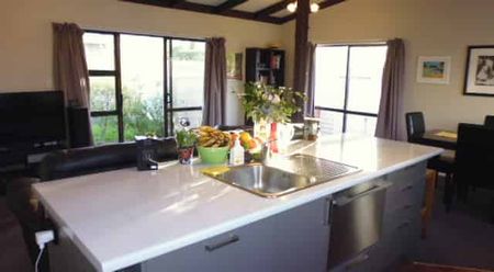 Lovely Home in Oxford Terrace - Photo 2