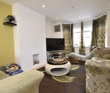 3 Bed Terraced House, Ilchester Crescent, BS13 - Photo 2