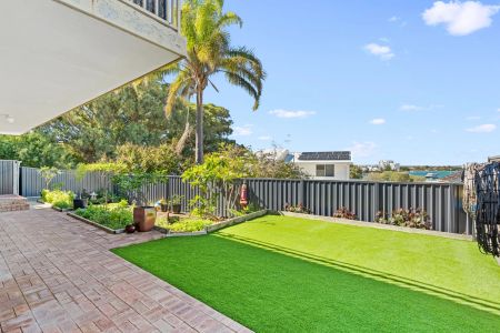 Fully Furnished Coastal Retreat with Estuary Views - Bills Included - Photo 5