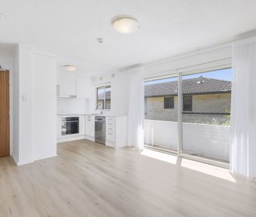 Beautifully updated, perfectly positioned - Photo 2