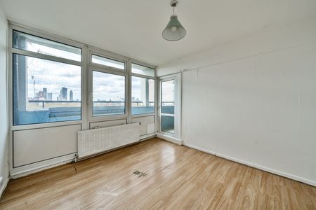 Flat to rent - Brandon Estate, London, SE17 - Photo 2