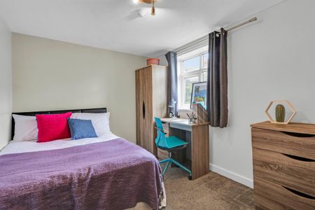 1 bedroom in a house share to rent - Photo 2