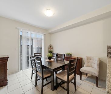 For Lease - 12 Fortis Crescent, Bradford West Gwillimbury, Ontario - Photo 2