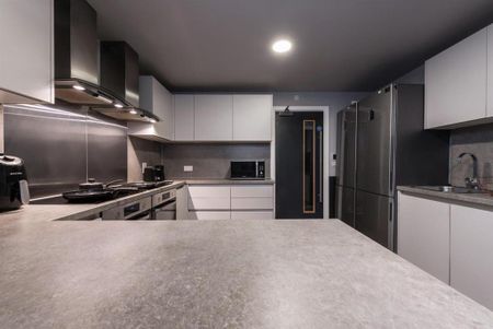 1 bedroom in a flat share to rent - Photo 5