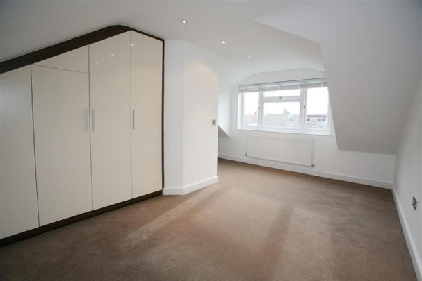 Fairview Drive, Chigwell IG7 - Photo 1