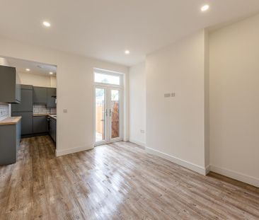 2 bedroom end of terrace house to rent - Photo 5