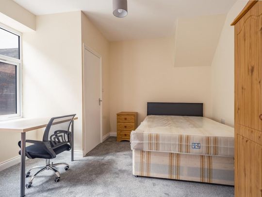 3 bedroom flat to rent - Photo 1