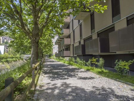 Appartement de 2.5 pièces au 1er étage avec balcon - Photo 2