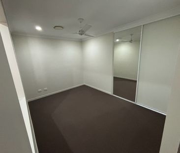 Modern Family Home Near Beach - Photo 6