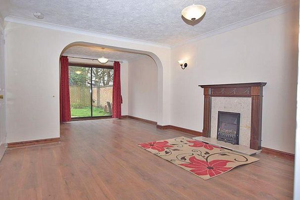 4 bedroom detached house to rent - Photo 1