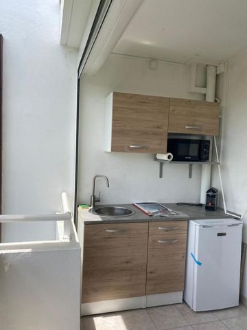 Location Appartement 1 pièce Meublé 19m² LES ABYMES 97139 - Photo 4