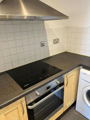 2 bedroom flat to rent - Photo 4