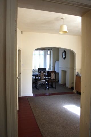 3 Bed Terraced House, New Cross Street, M5 - Photo 2