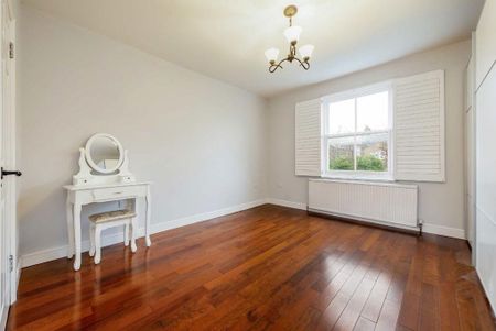 3 bedroom flat to rent - Photo 4