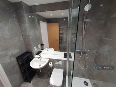 2 bedroom flat to rent - Photo 5