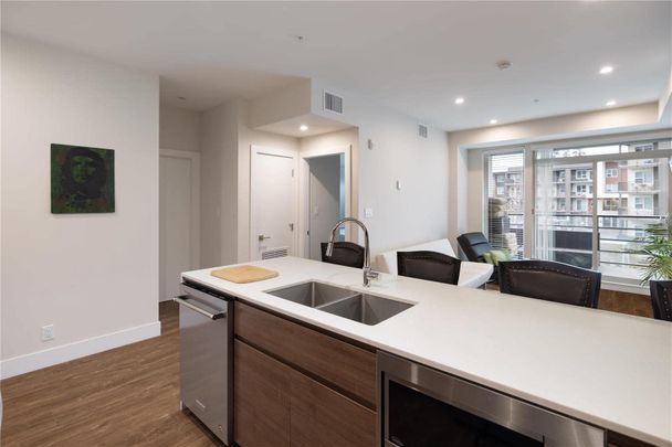 1bed, 1bath condo close to everything - Photo 1