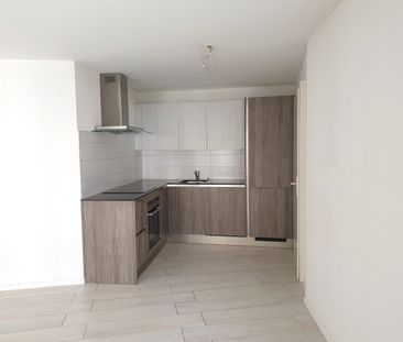 Grand appartement de 2 pièces au 1er étage avec ascenseur et entrée... - Photo 4