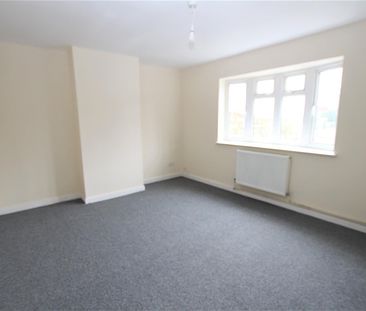 3 bedroom Semi-Detached House to let - Photo 5