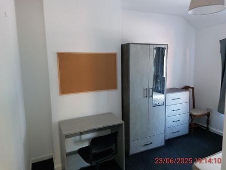 5 bedroom semi-detached house to rent - Photo 5