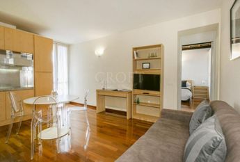 Spanish Steps .Charming two-room apartment with balcony and views over the rooftops of Rome . In residence with dayluy cleaning , A/C wifi , consierge. Rif #1948