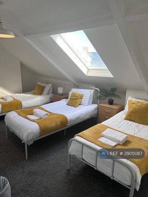 4 bedroom terraced house to rent - Photo 1