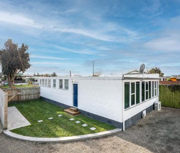 Three bedroom low-maintenance home - Photo 2