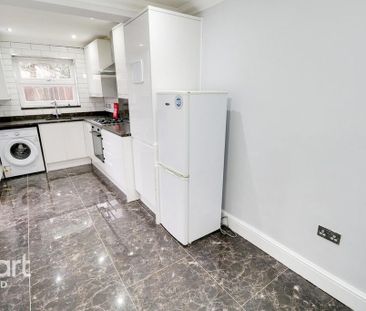 3 bedroom end of terrace house to rent - Photo 1