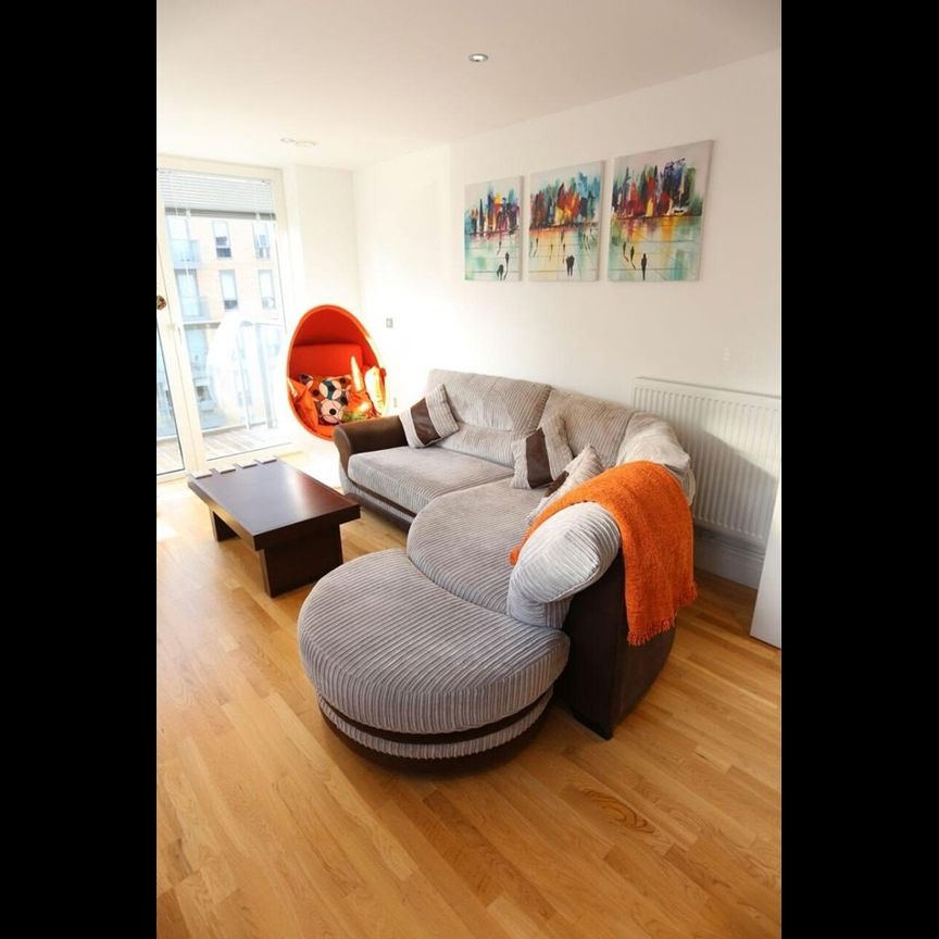 2 Bed Flat, Victoria Parade, SE10 - Photo 1