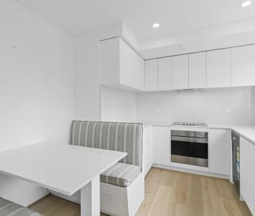 Newly Renovated Harbourside Apartment with Breathtaking Views - Photo 3