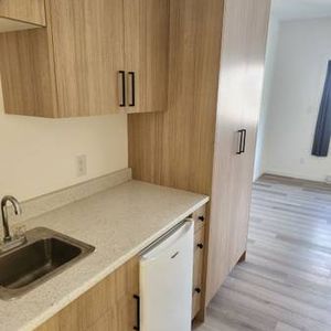 Join a Modern Co-Living Home: Privacy and Community in Squamish, BC - Photo 2