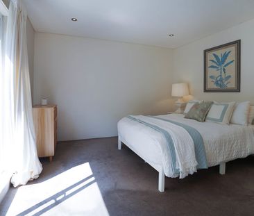 STUNNING BEACHSIDE GARDEN APARTMENT! - Photo 6