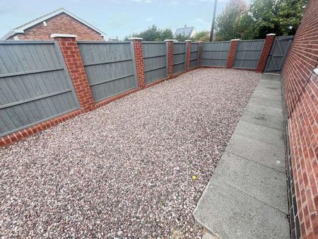 Outlands Drive, Hinckley, Leicestershire, LE10 - Photo 5