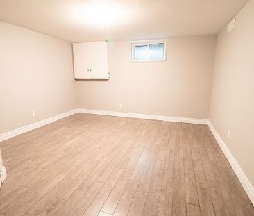 **SPACIOUS** 3 BEDROOM LOWER APARTMENT IN ST CATHARINES!! - Photo 4