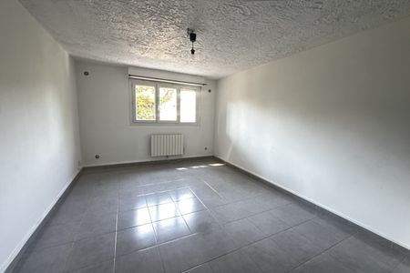 Studio libre immédiatement - Photo 5