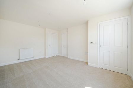 3 bedroom end of terrace house to rent - Photo 4