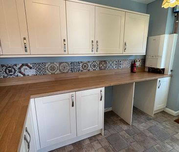 3 bedroom detached bungalow to rent - Photo 2