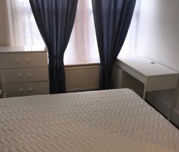 Room in a Shared House, Bollo Bridge Road, W3 - Photo 1